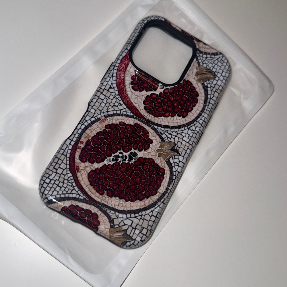 Pomegranate iPhone case 16 Pro MagSafe